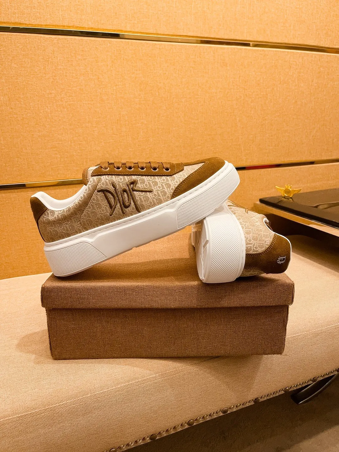 Men's shoes💰 400💰🔥【Dior】🔥Men's high-end brand of shoes official website 1:1 latest masterpiece: the upper is made of Italian imported first-layer cowhide with a comfortable and breathable lining➕original non-slip and wear-resistant outsole🔥, making walking more convenient and comfortable! An exclusive new model, a stunning work, a beautiful 1:1 replica [color] compared to the official quality! Create a fashionable personality to set off your uniqueness! A must-have for trendy men! Classic🔥Size: 38-44 Color: 🔥Multiple colors available🔥